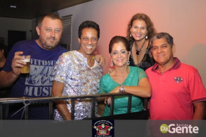 Confiram as fotos da noite do Flash Back