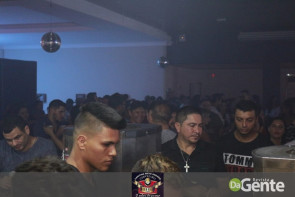 Confiram as fotos da noite do Flash Back