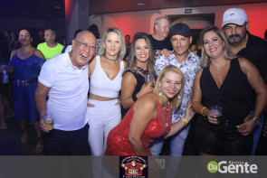 Confiram as fotos da noite do Flash Back