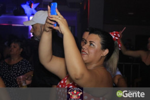 Confiram as fotos da noite do Flash Back