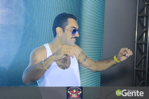 Confiram as fotos da noite do Flash Back