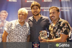 Veja os clicks do show  Matogrosso e mathias