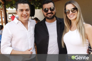 De repente 30: Veja quem marcou presença no niver do Weslei Queiroz