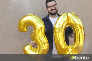 De repente 30: Veja quem marcou presença no niver do Weslei Queiroz