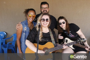 De repente 30: Veja quem marcou presença no niver do Weslei Queiroz