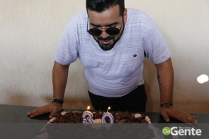 De repente 30: Veja quem marcou presença no niver do Weslei Queiroz