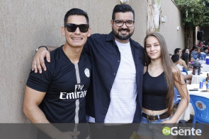 De repente 30: Veja quem marcou presença no niver do Weslei Queiroz