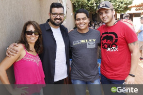 De repente 30: Veja quem marcou presença no niver do Weslei Queiroz