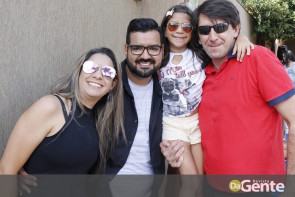 De repente 30: Veja quem marcou presença no niver do Weslei Queiroz