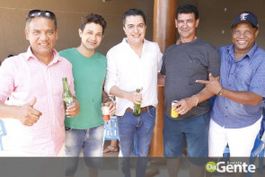 De repente 30: Veja quem marcou presença no niver do Weslei Queiroz