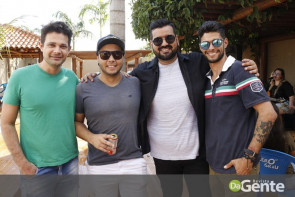 De repente 30: Veja quem marcou presença no niver do Weslei Queiroz