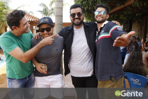 De repente 30: Veja quem marcou presença no niver do Weslei Queiroz