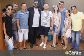 De repente 30: Veja quem marcou presença no niver do Weslei Queiroz