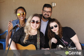 De repente 30: Veja quem marcou presença no niver do Weslei Queiroz