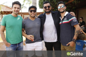 De repente 30: Veja quem marcou presença no niver do Weslei Queiroz