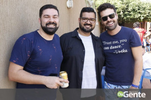 De repente 30: Veja quem marcou presença no niver do Weslei Queiroz