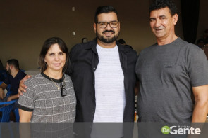 De repente 30: Veja quem marcou presença no niver do Weslei Queiroz