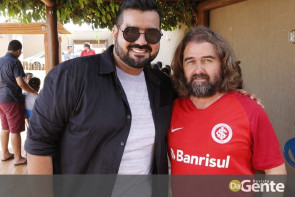 De repente 30: Veja quem marcou presença no niver do Weslei Queiroz