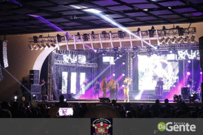 Confiram as fotos do show do Raça Negra