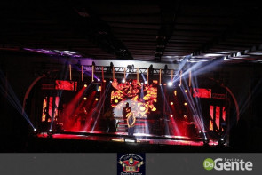 Confiram as fotos do show do Raça Negra