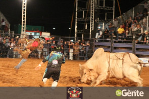 Abertura do Dourados Rodeio Festival foi um sucesso. Confira os Clicks