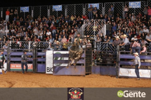Abertura do Dourados Rodeio Festival foi um sucesso. Confira os Clicks