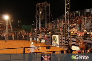 Abertura do Dourados Rodeio Festival foi um sucesso. Confira os Clicks