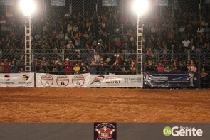Abertura do Dourados Rodeio Festival foi um sucesso. Confira os Clicks
