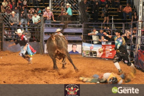Abertura do Dourados Rodeio Festival foi um sucesso. Confira os Clicks