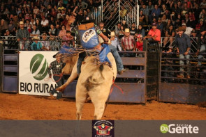 Abertura do Dourados Rodeio Festival foi um sucesso. Confira os Clicks