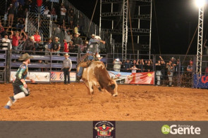 Abertura do Dourados Rodeio Festival foi um sucesso. Confira os Clicks