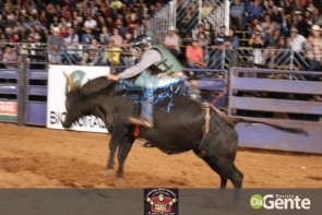 Abertura do Dourados Rodeio Festival foi um sucesso. Confira os Clicks