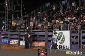 Abertura do Dourados Rodeio Festival foi um sucesso. Confira os Clicks