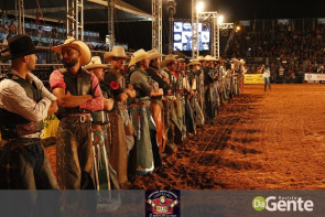 Abertura do Dourados Rodeio Festival foi um sucesso. Confira os Clicks