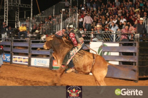 Abertura do Dourados Rodeio Festival foi um sucesso. Confira os Clicks