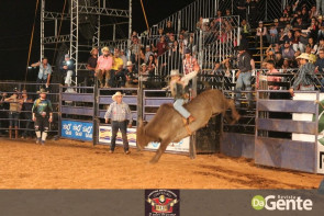 Abertura do Dourados Rodeio Festival foi um sucesso. Confira os Clicks