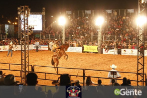 Abertura do Dourados Rodeio Festival foi um sucesso. Confira os Clicks