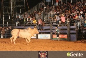 Abertura do Dourados Rodeio Festival foi um sucesso. Confira os Clicks