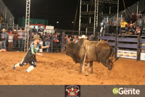 Abertura do Dourados Rodeio Festival foi um sucesso. Confira os Clicks