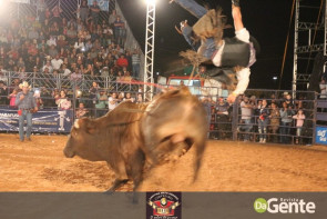 Abertura do Dourados Rodeio Festival foi um sucesso. Confira os Clicks
