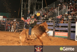 Abertura do Dourados Rodeio Festival foi um sucesso. Confira os Clicks