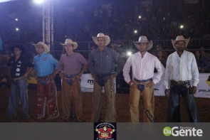 Abertura do Dourados Rodeio Festival foi um sucesso. Confira os Clicks