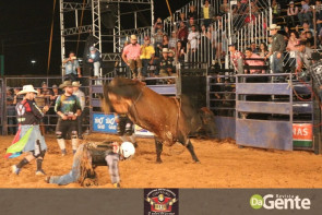 Abertura do Dourados Rodeio Festival foi um sucesso. Confira os Clicks