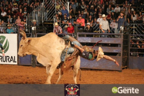 Abertura do Dourados Rodeio Festival foi um sucesso. Confira os Clicks
