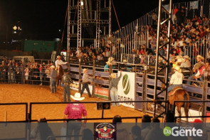 Abertura do Dourados Rodeio Festival foi um sucesso. Confira os Clicks