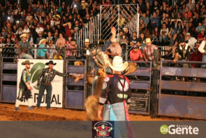 Abertura do Dourados Rodeio Festival foi um sucesso. Confira os Clicks