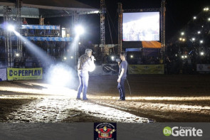 Abertura do Dourados Rodeio Festival foi um sucesso. Confira os Clicks