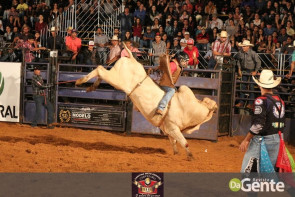 Abertura do Dourados Rodeio Festival foi um sucesso. Confira os Clicks