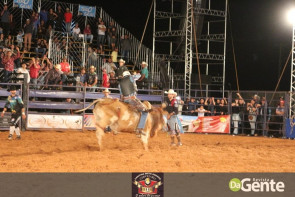Abertura do Dourados Rodeio Festival foi um sucesso. Confira os Clicks