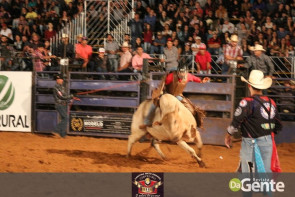 Abertura do Dourados Rodeio Festival foi um sucesso. Confira os Clicks